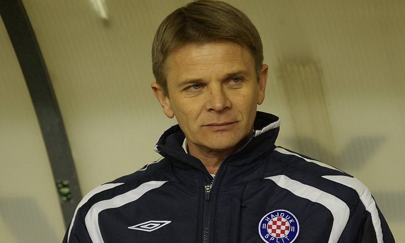 Hajdukovcima psiholog, Miši tužba