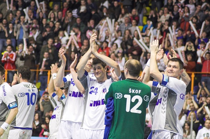 "U miru gledati utakmicu"