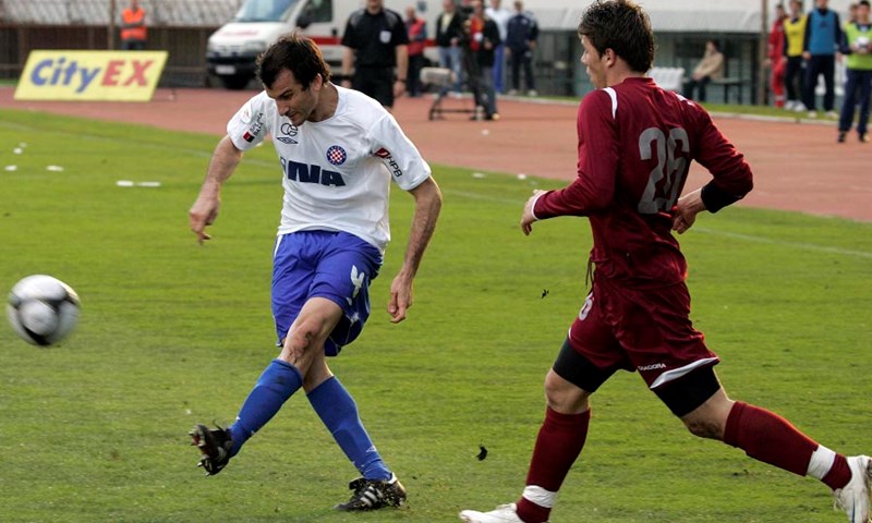 I Hajduk i Croatia mašu bijelom zastavom