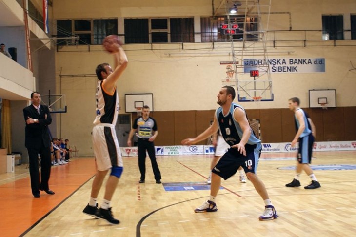 Vrijednosnice usamljene na vrhu