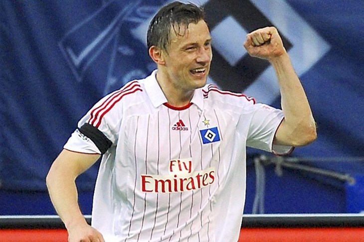 Olić strijelac, Petrić ozlijeđen