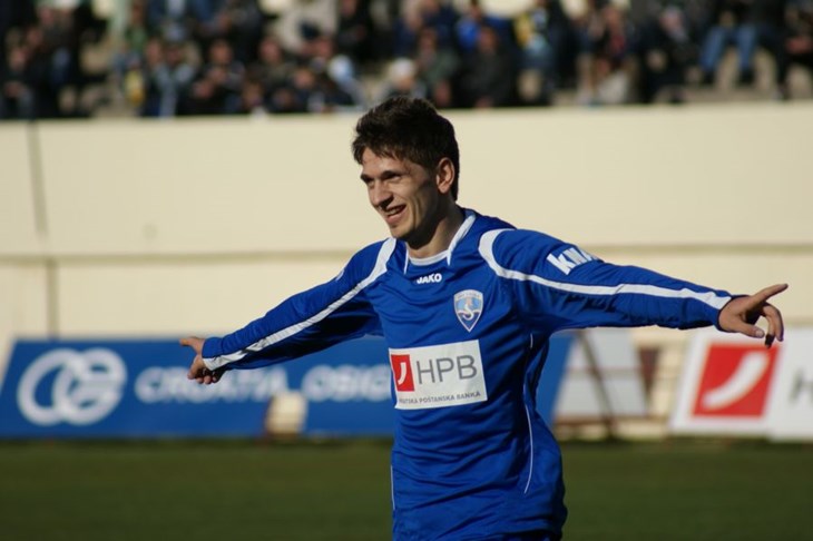 Hat-trick Ermina Zeca