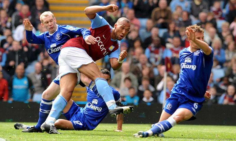 Triler u Birminghamu, Villa spasila bod