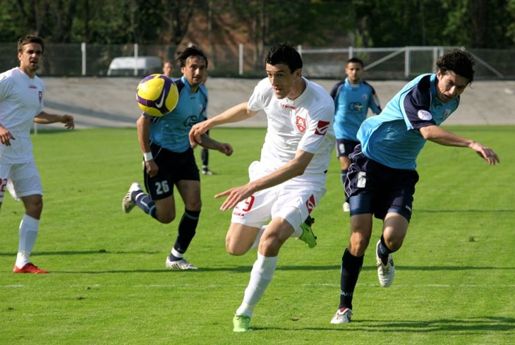 Napokon raspjevani Pjesnici