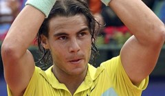 Nadal niže "petarde"