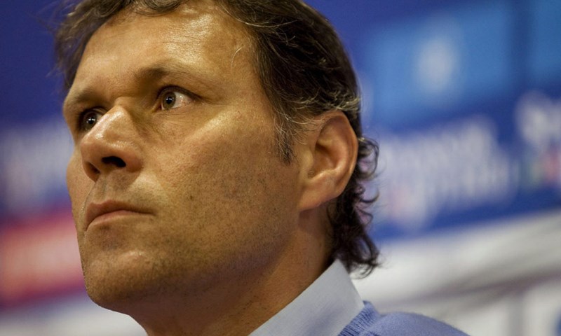 "Van Basten na Milanovu klupu"