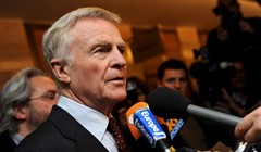 Neugodno iščekivanje