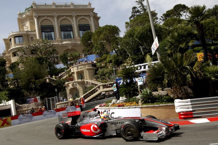 Perolaki Vettel prkosi konkurenciji