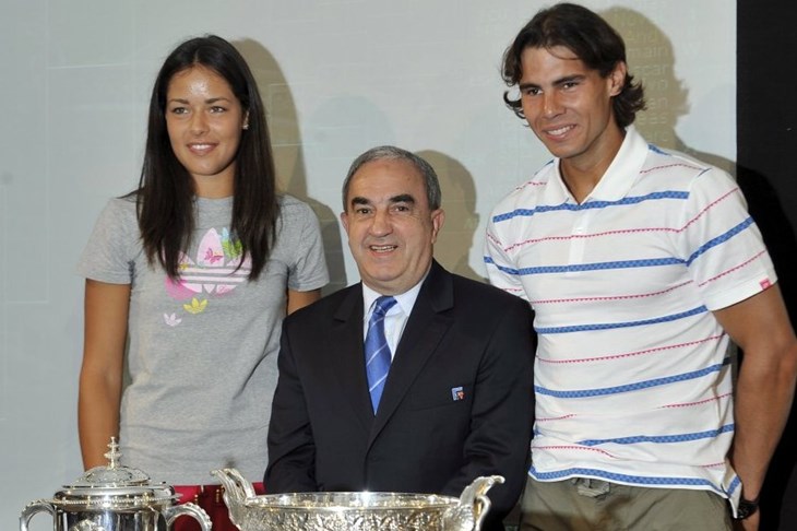 Kralj izazvan, kraljica u problemima