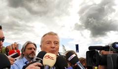 Max Mosley ne žuri i ne odustaje