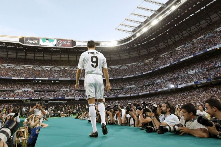 Bogovi će tek pasti na tjeme