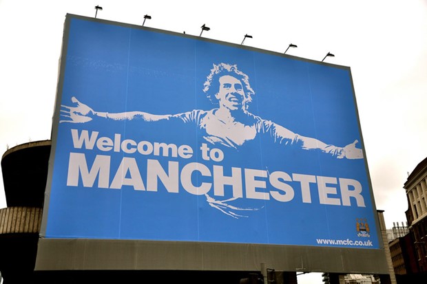 U Manchesteru se ratuje - jumbo plakatima