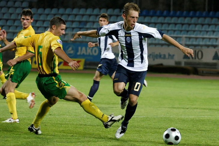 Tri gola i četiri vratnice za peticu