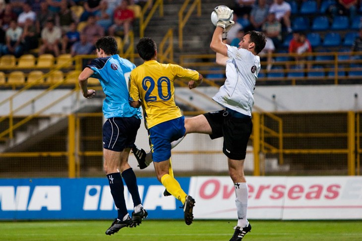 Antolović između Varšave i Rennesa