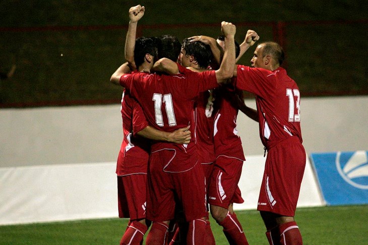 Gosti s mnogo sreće, Splitu derbi