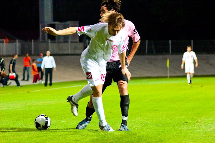 Pjesnicima dno, Pavloviću povjerenje