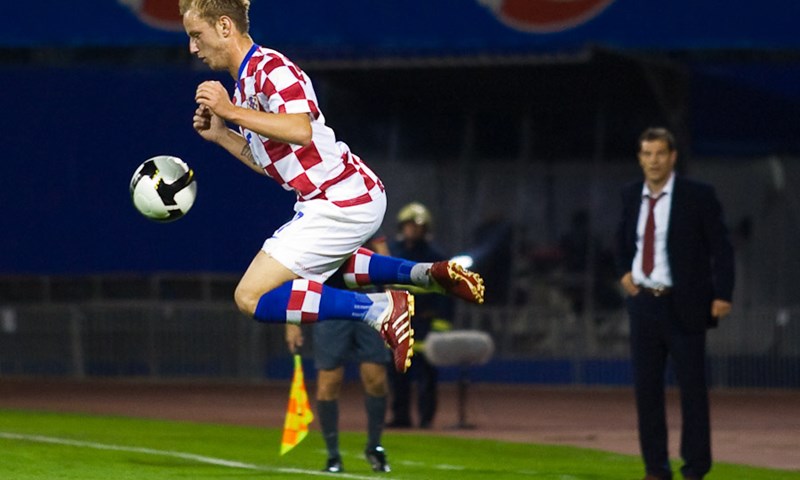"Tapšanje po leđima ne koristi"