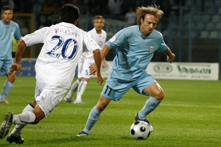 Tko će pisati pjesme?