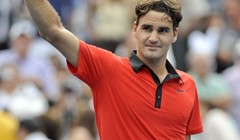 Nedodirljvi Federer maršira dalje