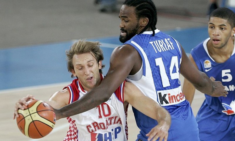 Turiaf uz Parkera u Asvelu