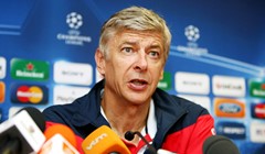 Wenger se ljuti na Hughesa