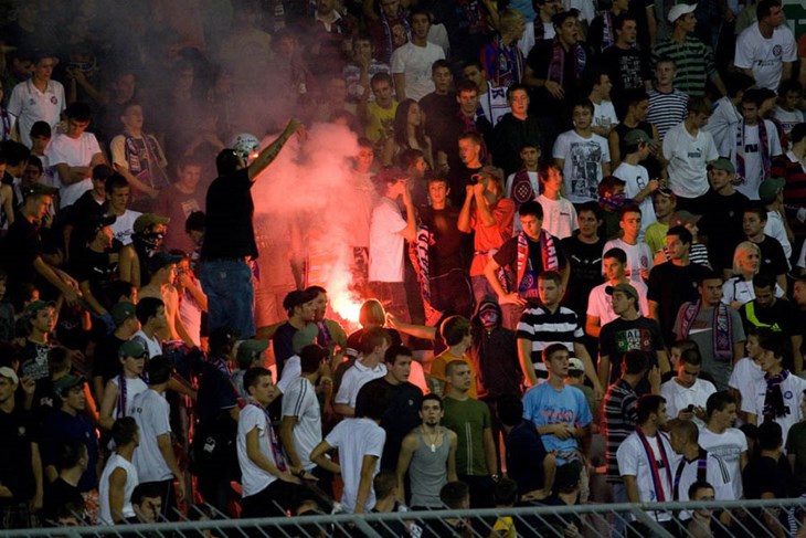 Huligani prekinuli utakmicu Hajduka