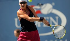 Nositeljice grabe prema naslovu