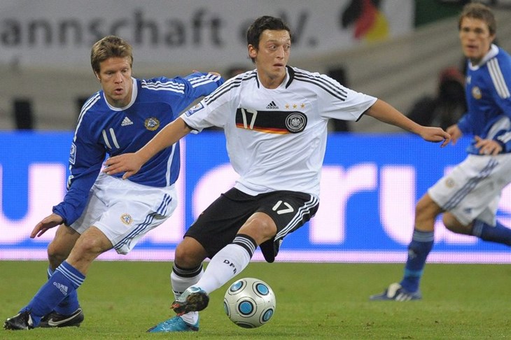 Mesut Özil sanja o Barceloni