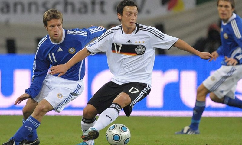 Mesut Özil sanja o Barceloni