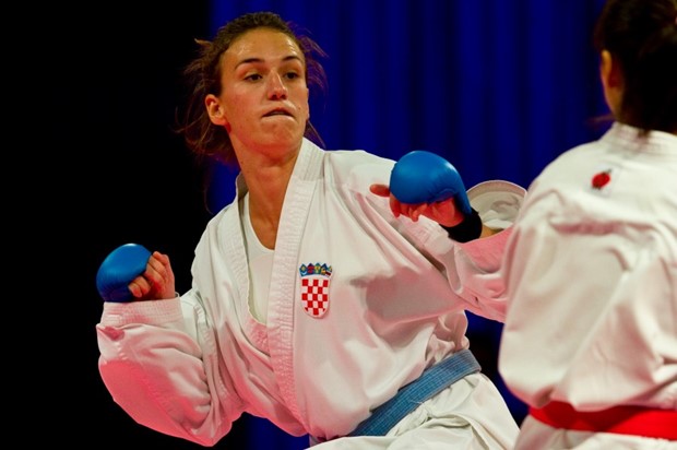 Hrvatske karatistice ekipne prvakinje Europe nakon finalne pobjede protiv Francuske