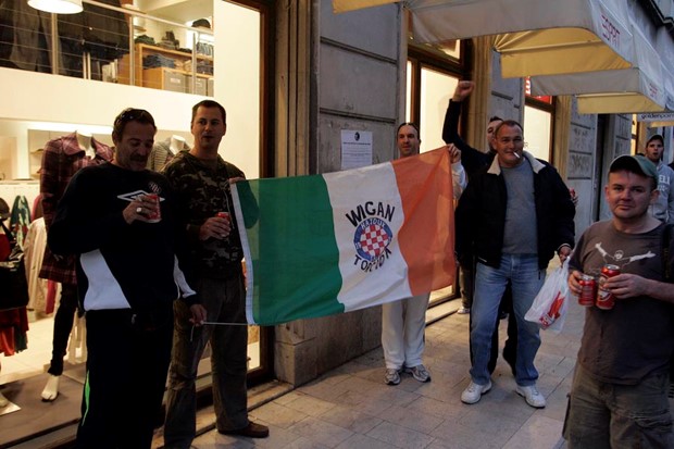 Wigan juriša na United