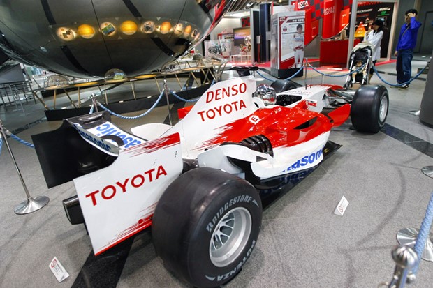 Toyota ipak parkirala bolide