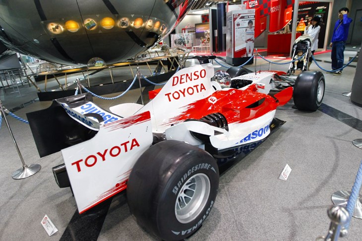 Toyota ipak parkirala bolide