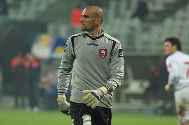 Dinamova prinova među vratnicama