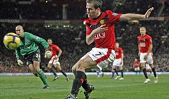 "Zašto Rooney igra, a Owen ne?"