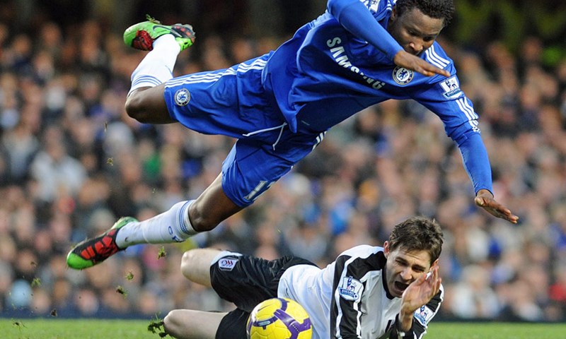 Drogba i autogol spasili Chelsea