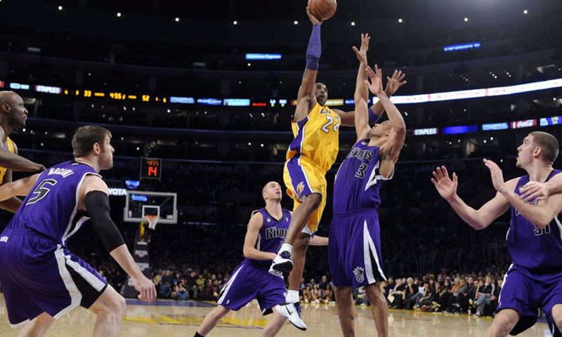 Bryant sa sirenom spasio Lakerse