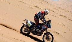 Video: Coma kažnjen, Sainz vodeći