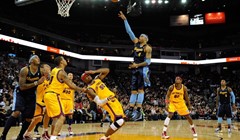 Dallas tijesno, Miami razbijen