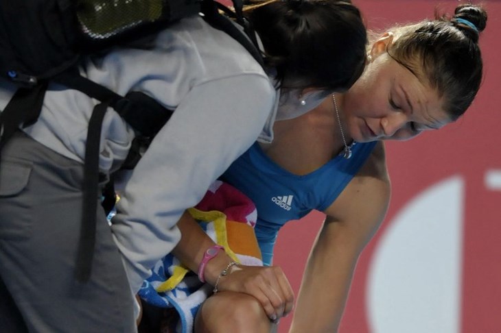 Safinu zaustavila leđa