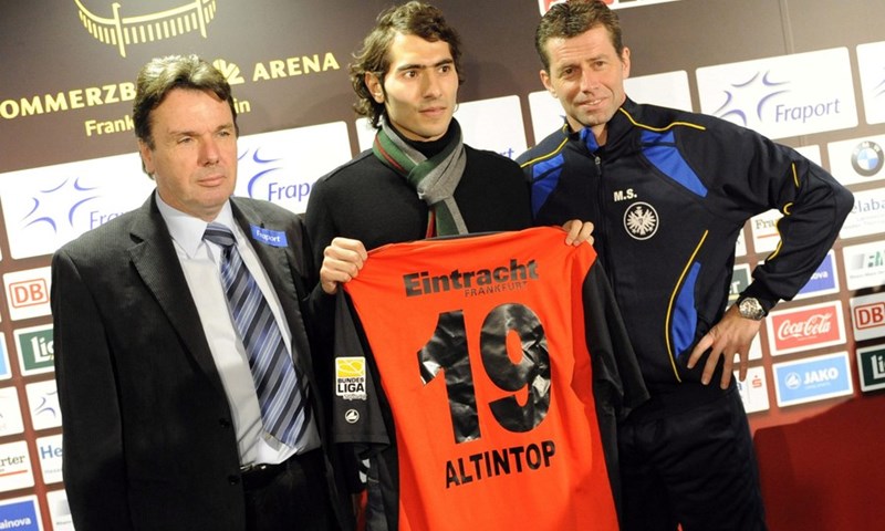 Eintracht udomio Schalkeovog napadača