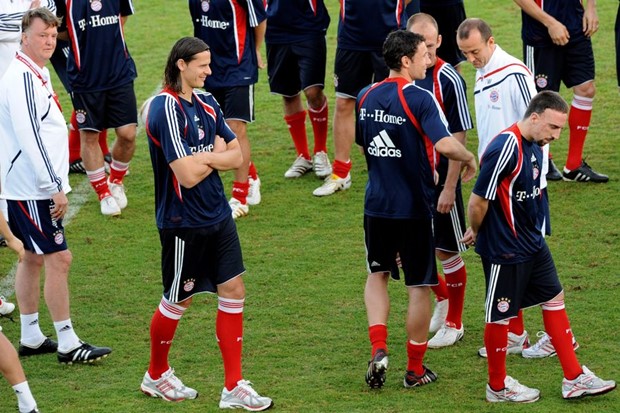 Bayern produžio s trojicom