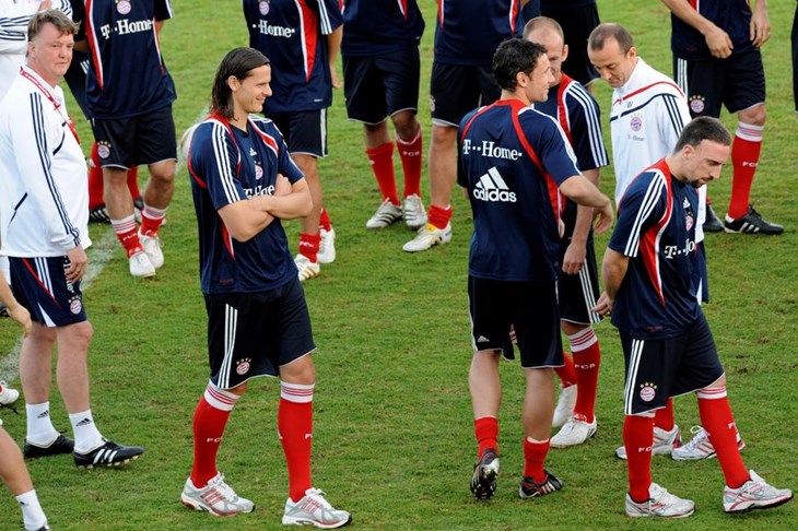 Bayern produžio s trojicom