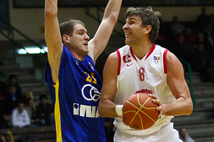 Tuđi problemi nude finale