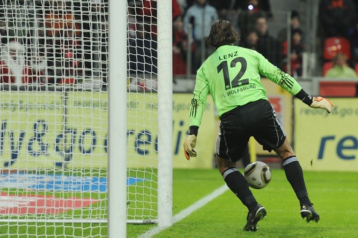 Video: Vratar pomogao Bayeru, Ruud džoker i pol