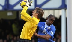 Van der Sar još godinu u Manchesteru