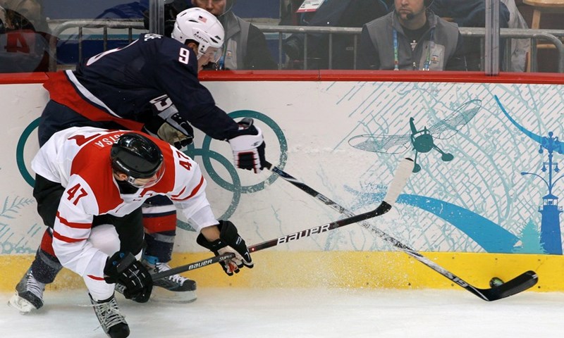 Zach Parise gurnuo SAD u polufinale
