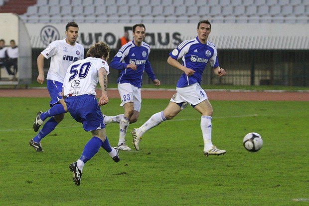 Novi veznjak u Slavenu