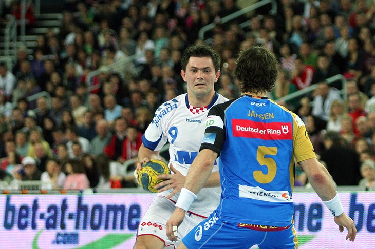 Naklon ministru obrane