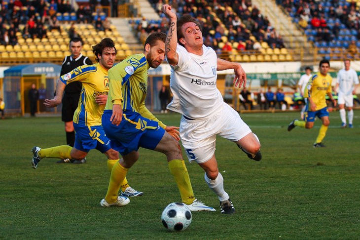 Svakog gosta, dva gola dosta